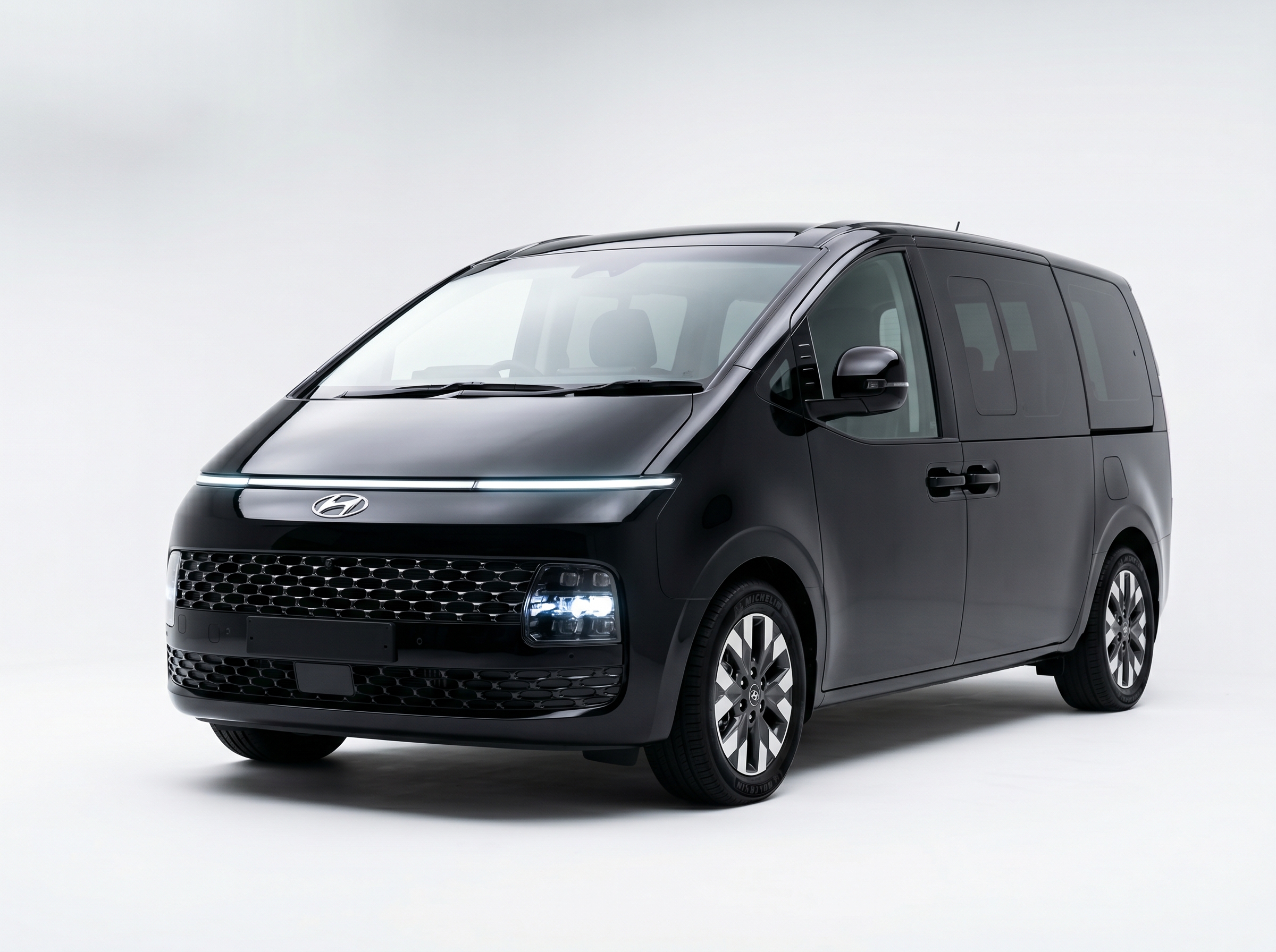 Hyundai Staria — black exterior