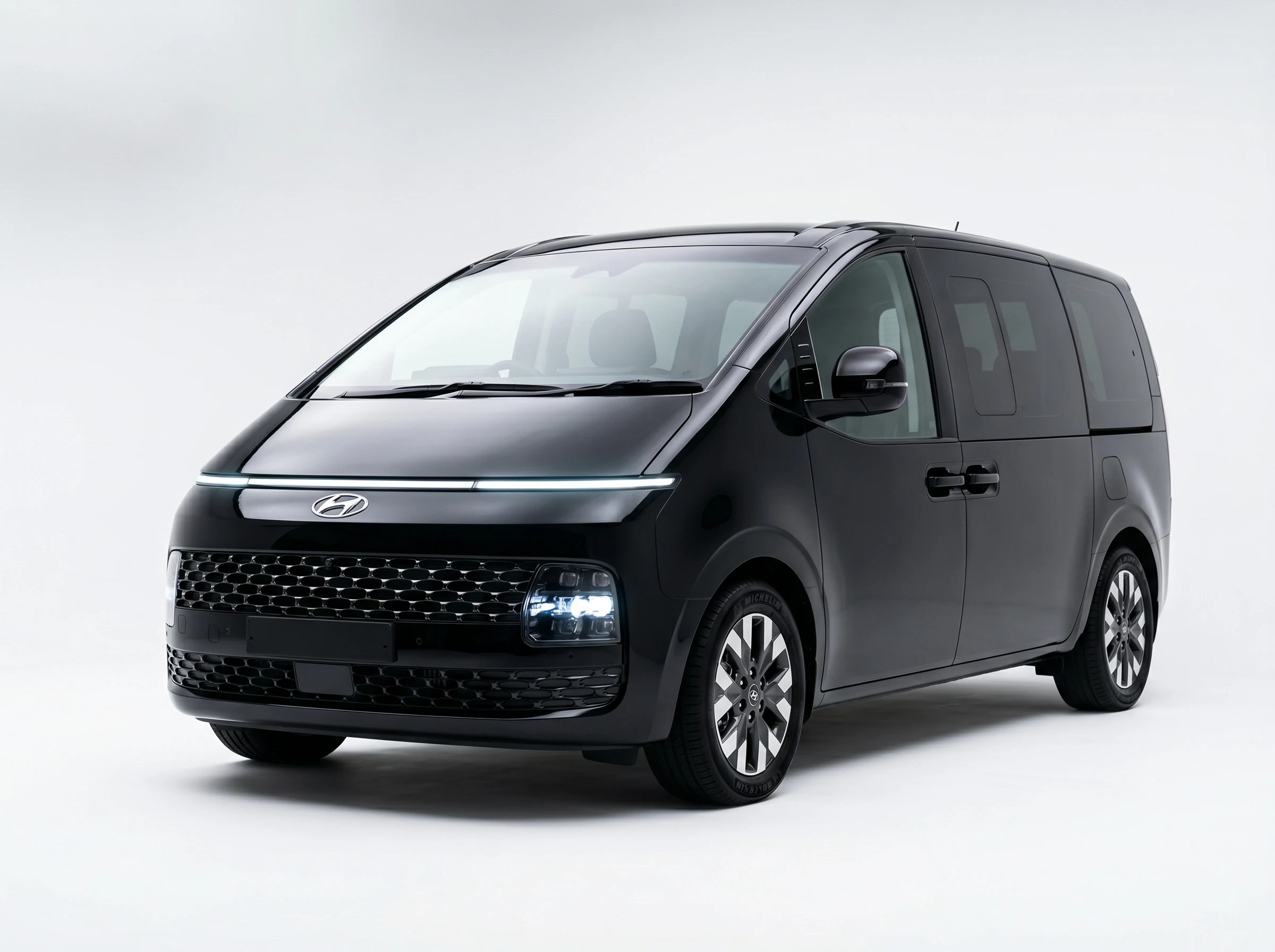 Hyundai Staria — black exterior
